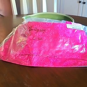 Thirty one fitted purse skirt. 366H bicolor floral
